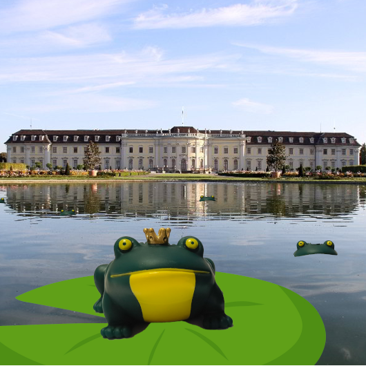 Ein Plastik-Frosch sitzt auf einem Seerosenblatt vor dem Residenzschloss Ludwigsburg